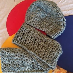 Low-Hang Beanie & Infinty Scraf Set